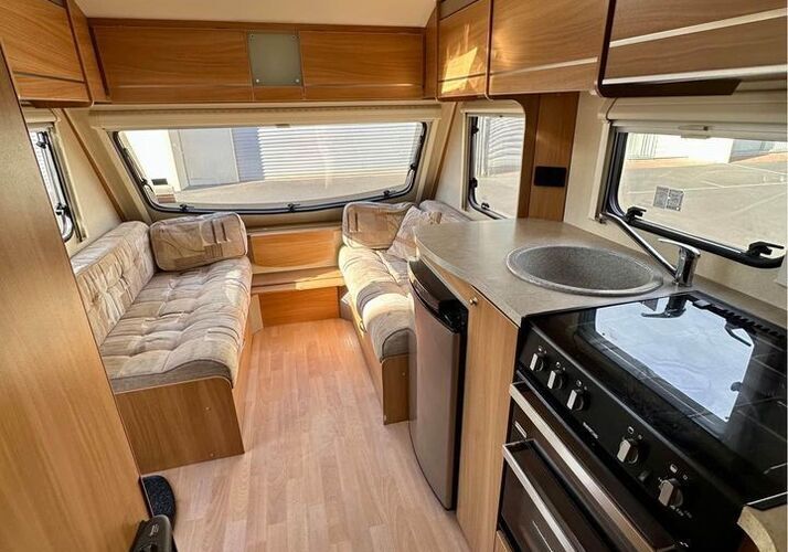 Image of a Caravan - Image 4