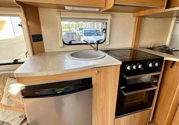 Image of a Caravan - Image 3