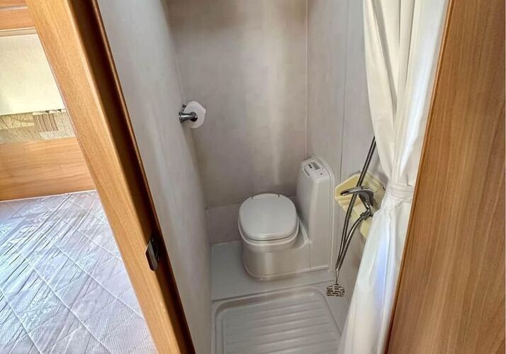 Image of a Caravan - Image 2