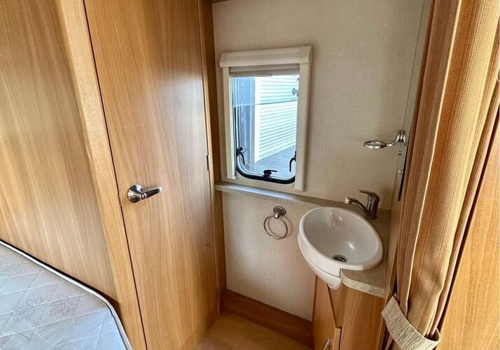 Image of a Caravan - Image 1