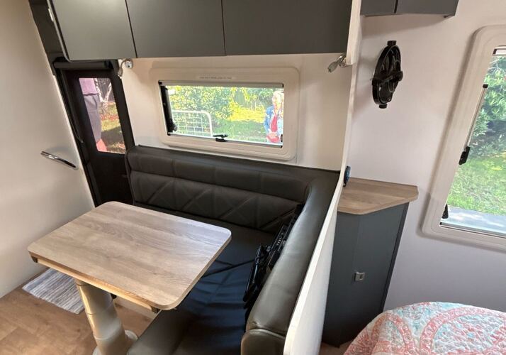Image of a Caravan - Image 10