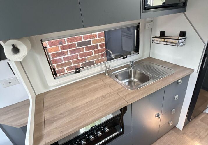Image of a Caravan - Image 11