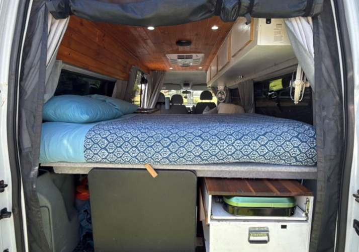 Image of a Campervan - Image 10