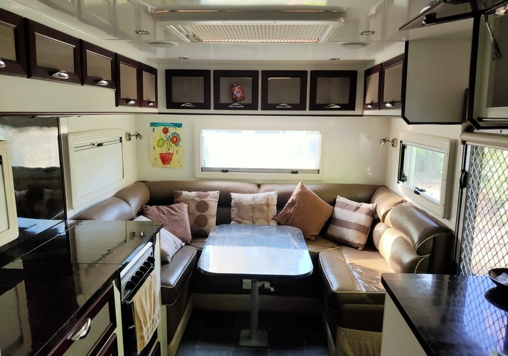 Image of a Caravan - Image 6