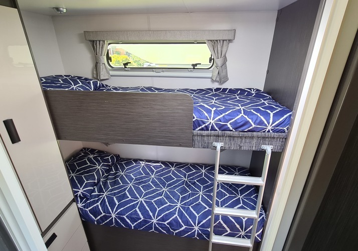 Image of a Caravan - Image 10