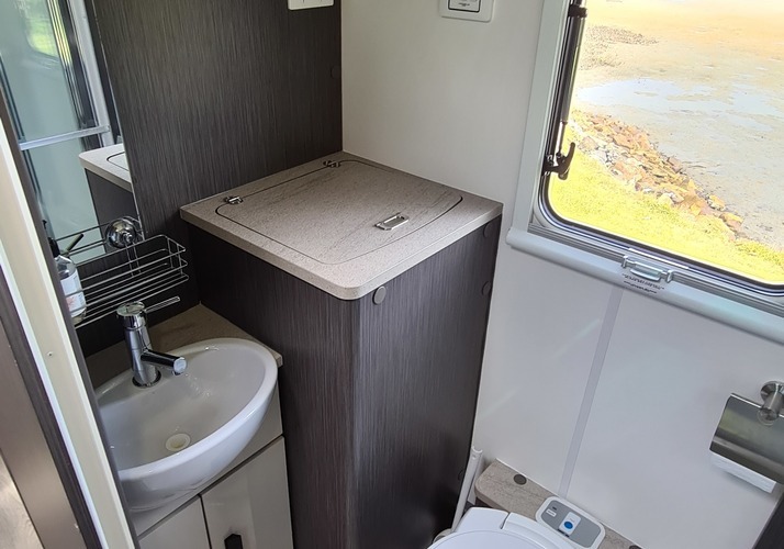 Image of a Caravan - Image 12