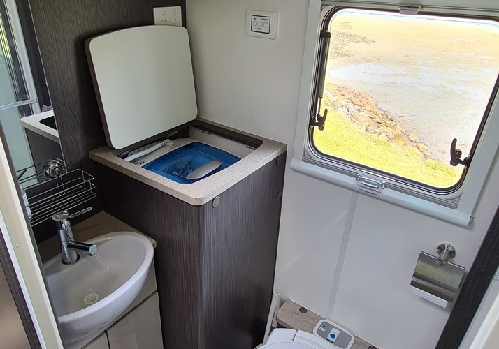 Image of a Caravan - Image 13