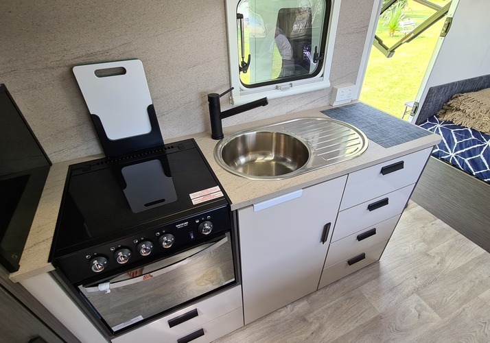 Image of a Caravan - Image 14