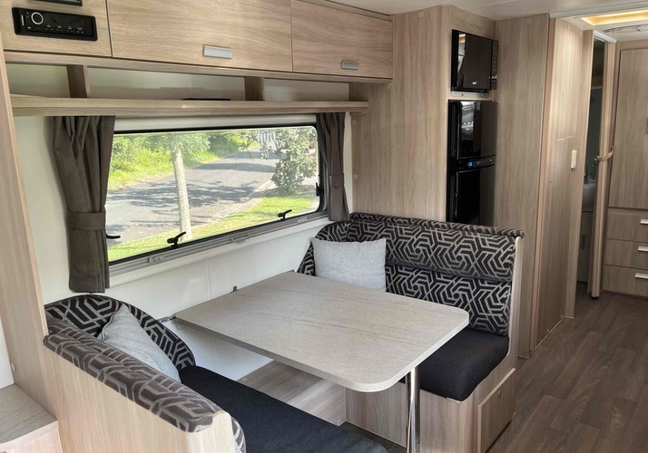 Image of a Caravan - Image 11
