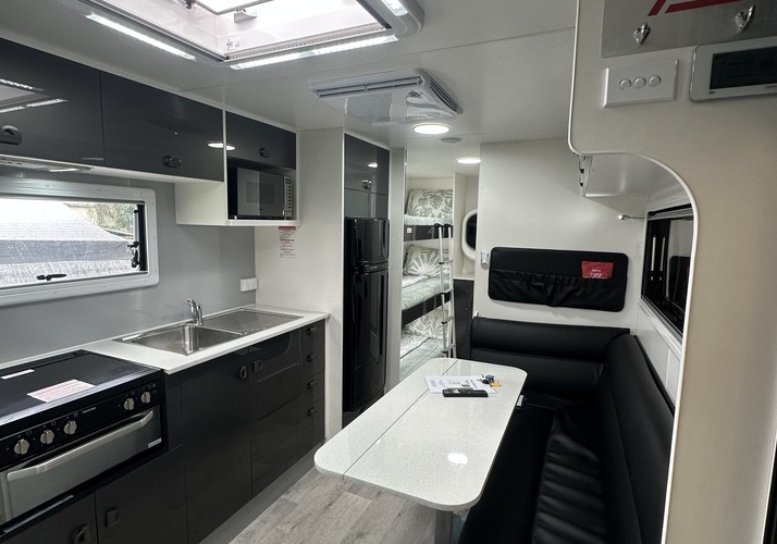 Image of a Caravan - Image 10