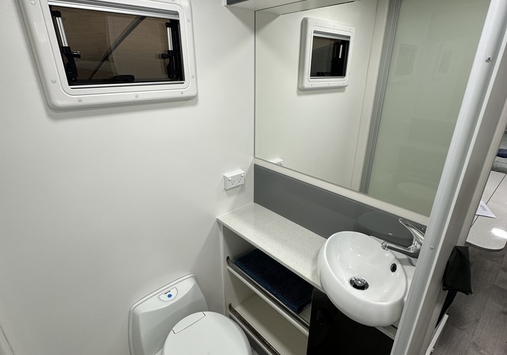 Image of a Caravan - Image 15