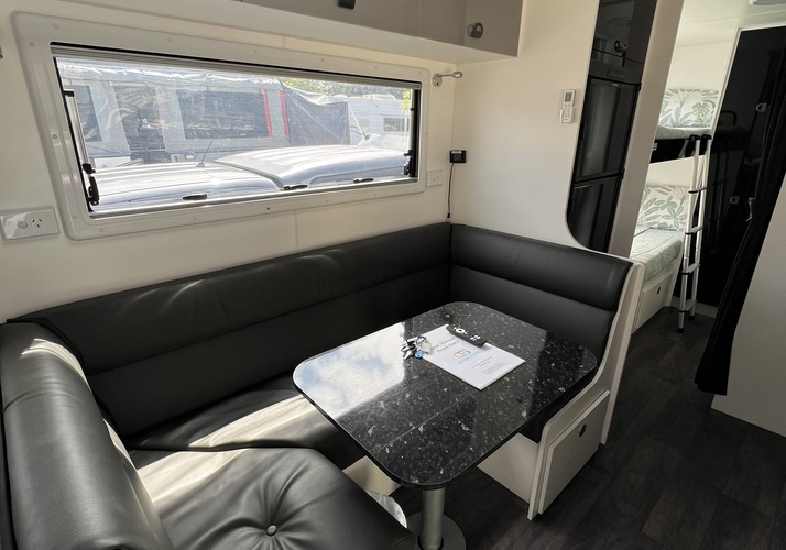 Image of a Caravan - Image 7