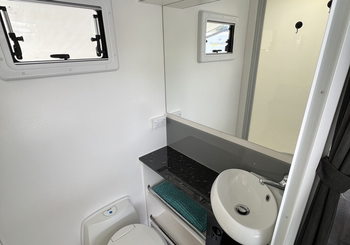 Image of a Caravan - Image 12