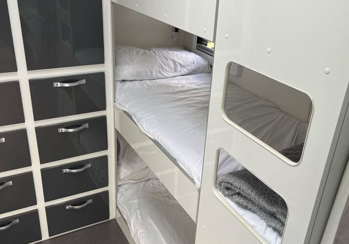 Image of a Caravan - Image 8