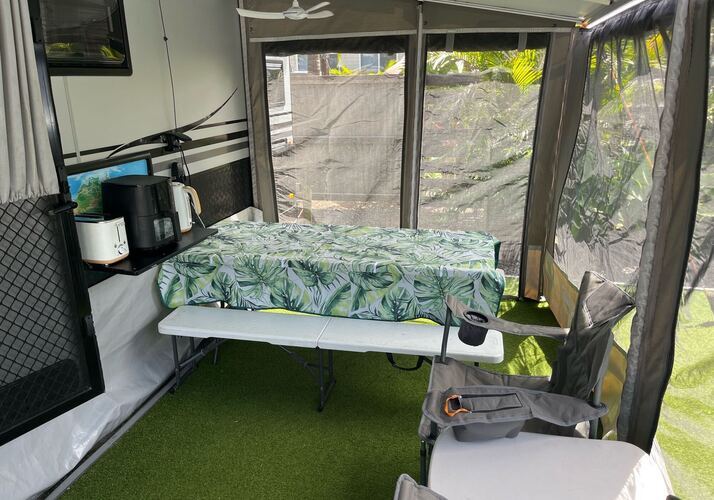 Image of a Caravan - Image 4
