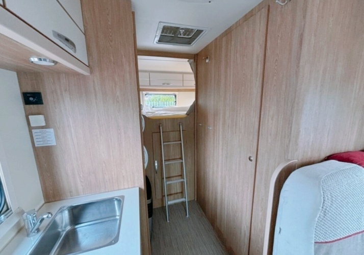 Image of a Motorhome - Image 3