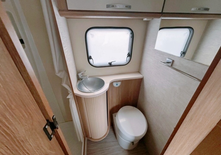 Image of a Motorhome - Image 4
